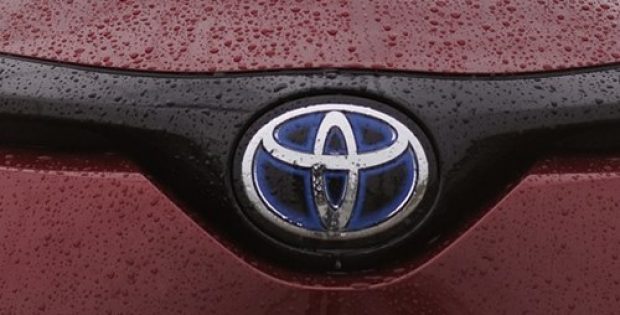 Toyota offers royalty-free access to 24,000 hybrid and EV patents